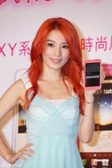 组图：Hebe自言30岁始叛逆 喜当Ella伴娘将性感出场