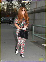 组图：Lady Gaga变身花姐 装束雷人似市井大妈