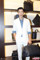 高清：张亮来沪三天捞金忙 低调行事拒绝群访