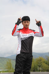 组图：陈志朋旅行大片曝光 新歌吹来治愈范儿