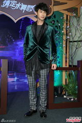 组图：唐禹哲对同性友人上下其手 对方直呼享受