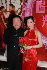 组图：高润鸿谢晓莹粤剧戏院成婚