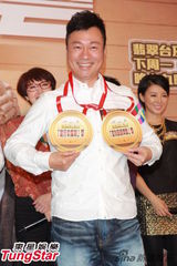 组图：离巢陈法拉亮相剧集宣传 陈豪称正作胎教