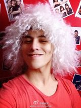 组图：天空哥宾俊杰帅气照 爱萌宠酷似倪安东