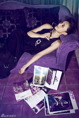 组图：张歆艺最新杂志写真 慵懒自我品味华丽人生