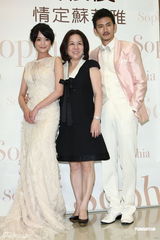 组图：戴君竹获量身订制婚纱与准新郎分享心情