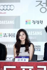 高清组图：金荷娜文彩元等韩星青龙奖按手印