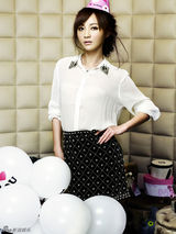 组图：姚笛圣诞大片曝光 俏皮享受末日狂欢