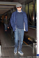 组图：莱昂纳多亮相日本 墨镜遮面酷劲十足