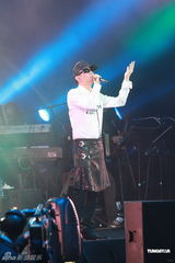 组图：蔡枫华演唱会完美收官 自言置之死地而后生