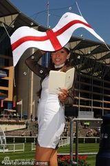 幻灯图:林志玲变英伦淑女 精致兰花帽赛马会竞艳 