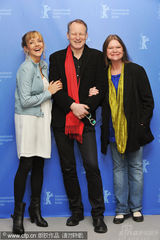 幻灯图集：《一个好人》柏林记者会 女主角笑容灿烂