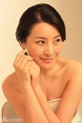 幻灯图集：王雅捷代言广告首曝光 肌肤如雪靓白剔透