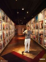 组图：甄子丹纽约获颁亚洲之星 登帝国大厦照片墙