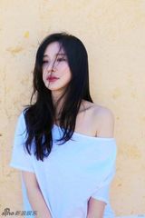 组图：熊乃瑾意大利度假写真 灿烂笑容清新动人