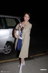 组图：曾志伟生日会指定穿校服 成龙刘嘉玲祝贺