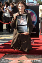 幻灯图集：法国女星莱斯利-卡伦留名星光大道