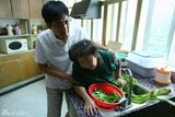 组图：《谁来伺候妈》李崇霄彭玉母子情深
