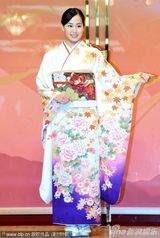 组图：日本国民美少女炫彩和服迎新年 武井咲等助阵
