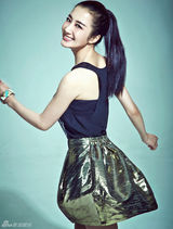 组图：李依晓率性俏皮写真绽放青春活力