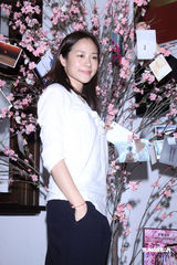 幻灯图：林嘉欣展出摄影作品 与名导交流心得