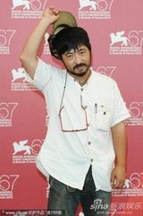 高清图：《极限迷宫》发布会 导演清水崇变蜘蛛人