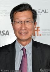 组图：陈可辛撑《合伙人》首映 杜鹃文艺范十足