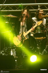 组图：五团轰炸小巨蛋 五月天压轴掀高潮