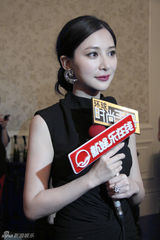 组图：熊乃瑾复古长裙尽显袅娜风姿