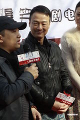 组图：王喜入驻《哭笑不得》 萧蔷档期紧未现身