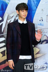 组图：权相佑珉豪等亮相《医学团队》发布会