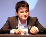 组图：韩星朴重勋李善均宣传韩国新片《逮捕王》