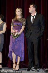 高清：《未知》首映一枝独秀 黛安-克鲁格复古美艳