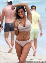 组图：星二代美女性感晒香乳 比基尼湿身甩肉臀