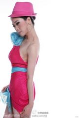 组图：芙蓉姐姐粉嫩写真玩清新 PS过度腿变形