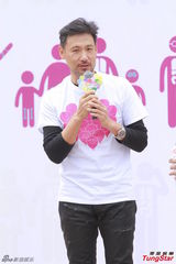 组图：张学友自曝是癌症高危族 张达明分享经验