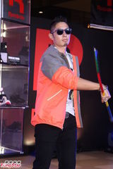 组图：吴建豪变身设计师 将为自己设计婚戒