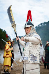 组图：韩栋《美人无泪》身披铠甲威武战沙场