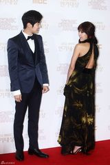 高清图：尹恩惠金秀贤JYJ亮相MBC演技大赏红毯