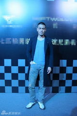 组图：硬汉邵兵携众星走秀帅气有型引爆全场