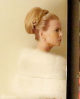 组图：妮可-基德曼片场华贵变身格蕾丝王妃