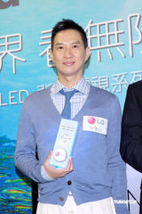 幻灯图：阿Sa(蔡卓妍)否认转投华谊 张家辉将赴青海赈灾