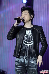 组图：王心凌谈新恋情 罗志祥庾澄庆比拼热舞