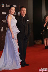 组图：刘嘉玲金像奖吸睛 透视裤装携手梁朝伟