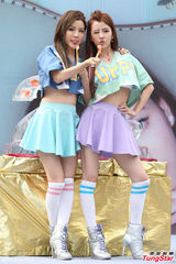 组图：BY2新专辑庆功钟爱肌肉男 露底拼人气