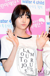 组图：韩团GirlsDay亮相签名会 休闲似邻家妹