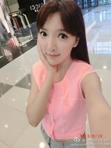 组图：王励勤主播女友微博晒美艳靓照