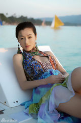 高清图：何彦霓“小女生”蜕变“性感女郎”