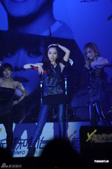 高清图：陈奕迅张靓颖参加歌会 劲歌热舞场面火爆