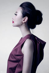 组图：张萌时尚大片红黑撞色演绎女王范儿